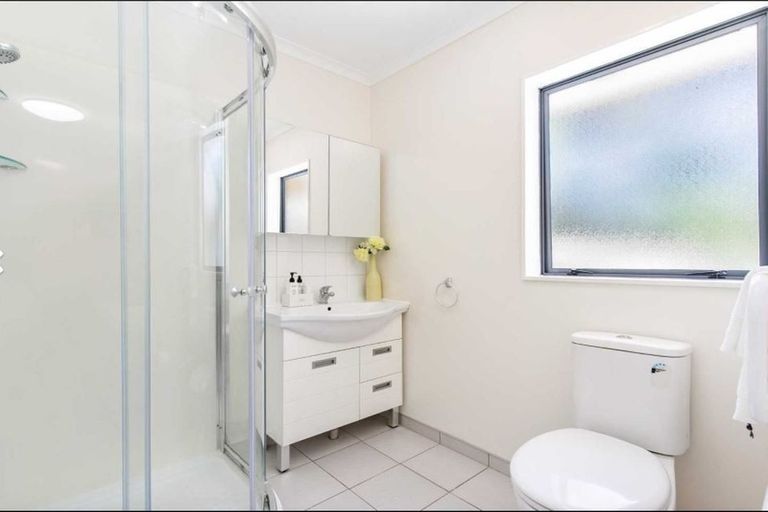 Photo of property in 52 Bluebird Crescent, Unsworth Heights, Auckland, 0632