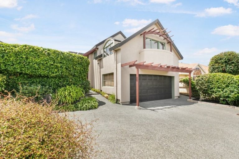 Photo of property in 2/6 Pat O'connor Place, Manurewa, Auckland, 2105