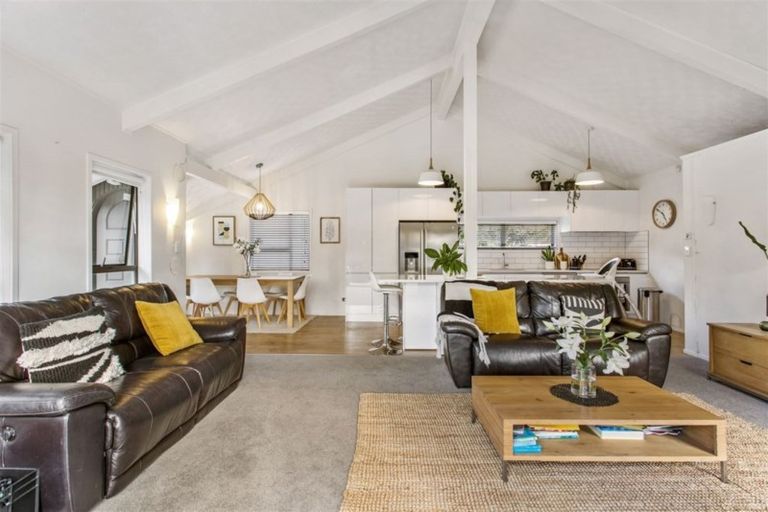 Photo of property in 12 Pine Terrace, Howick, Auckland, 2014