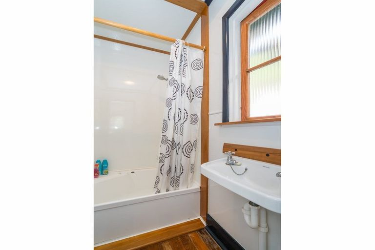 Photo of property in 17 Mihiwaka Road, Long Beach, Port Chalmers, 9081