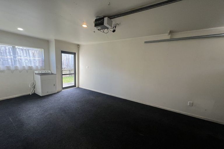 Photo of property in 2/11 Woodall Place, Totara Vale, Auckland, 0627