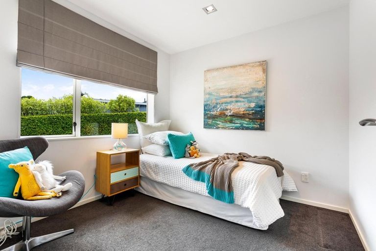 Photo of property in 16b Neil Avenue, Te Atatu Peninsula, Auckland, 0610