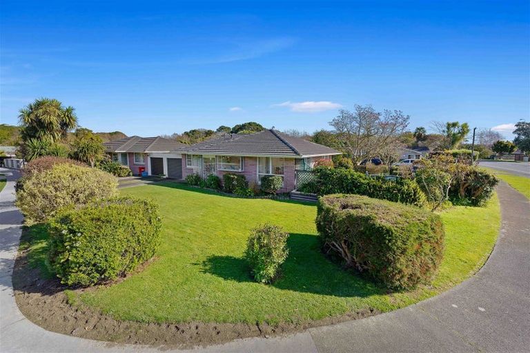 Photo of property in 2 Leybourne Avenue, Waikanae, 5036