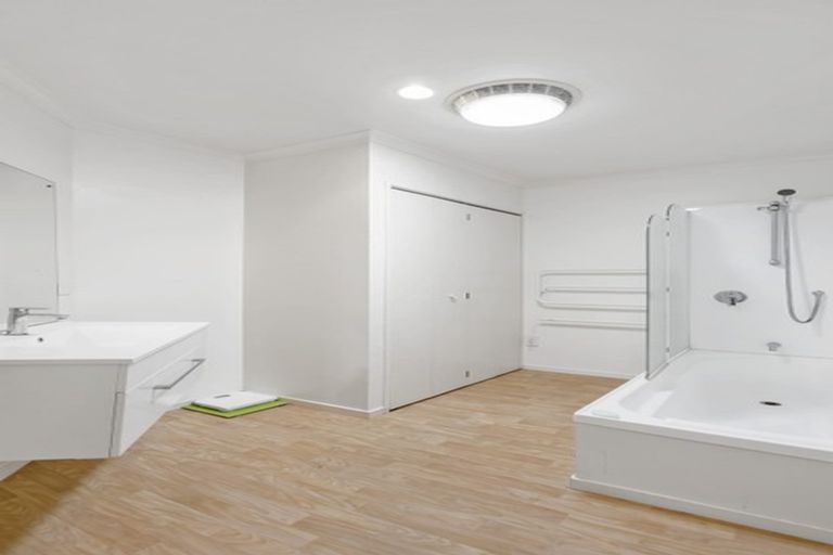 Photo of property in 2/15 Harbour View Road, Te Atatu Peninsula, Auckland, 0610