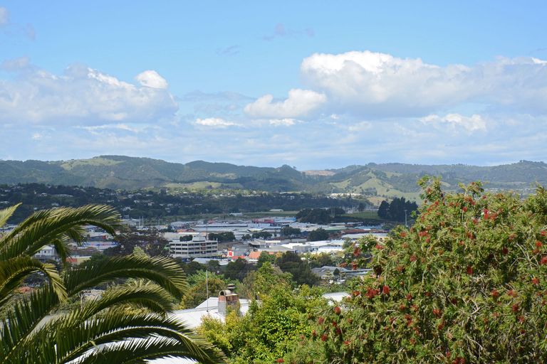 Photo of property in 2 Paratai Crescent, Woodhill, Whangarei, 0110