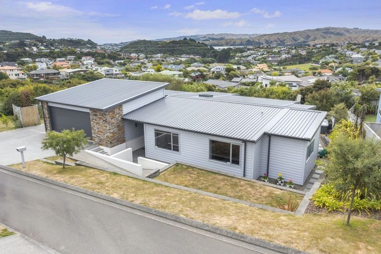Photo of property in 50 Endeavour Drive, Whitby, Porirua, 5024