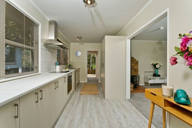Photo of property in 32 Hatherlow Street, Glenfield, Auckland, 0629