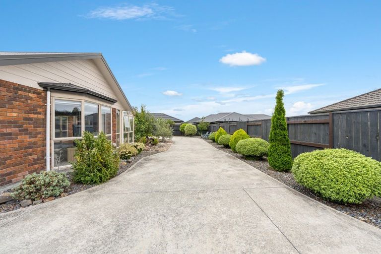Photo of property in 11 Chestnut Close, Kelvin Grove, Palmerston North, 4414