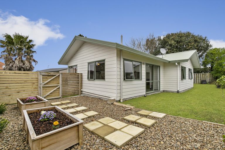 Photo of property in 4c Owens Road, Waiuku, 2123