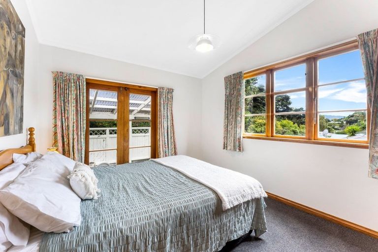 Photo of property in 18 Pinehaven Road, Pinehaven, Upper Hutt, 5019