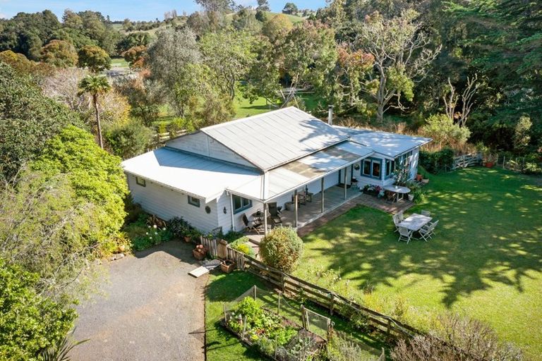 Photo of property in 130 Kimpton Road, Brookby, Manurewa, 2576