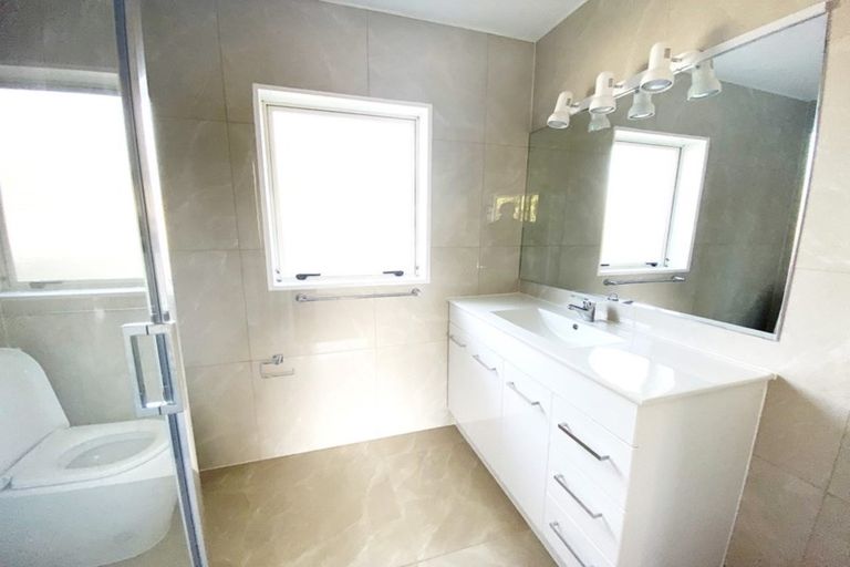 Photo of property in 14 Caldbeck Rise, Northpark, Auckland, 2013