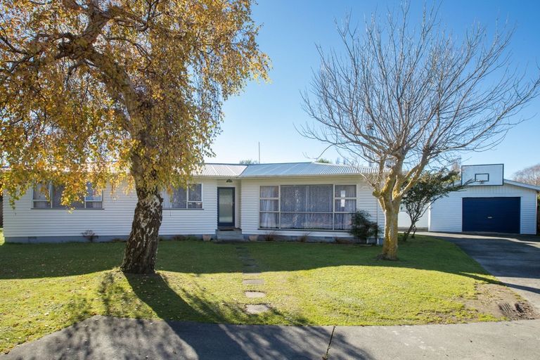 Photo of property in 19 Mokau Place, Terrace End, Palmerston North, 4410