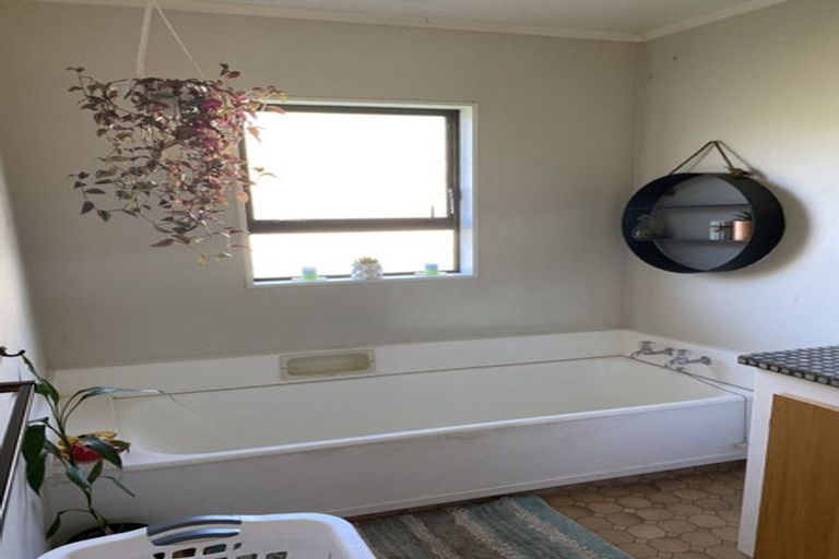 Photo of property in 72 Aorangi Road, Paraparaumu, 5032