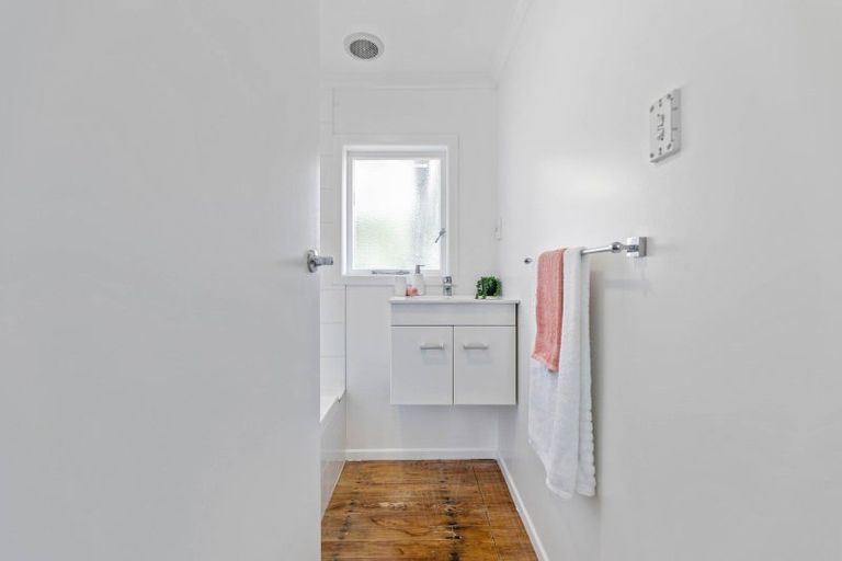 Photo of property in 16 Eureka Road, Eureka, Hamilton, 3287