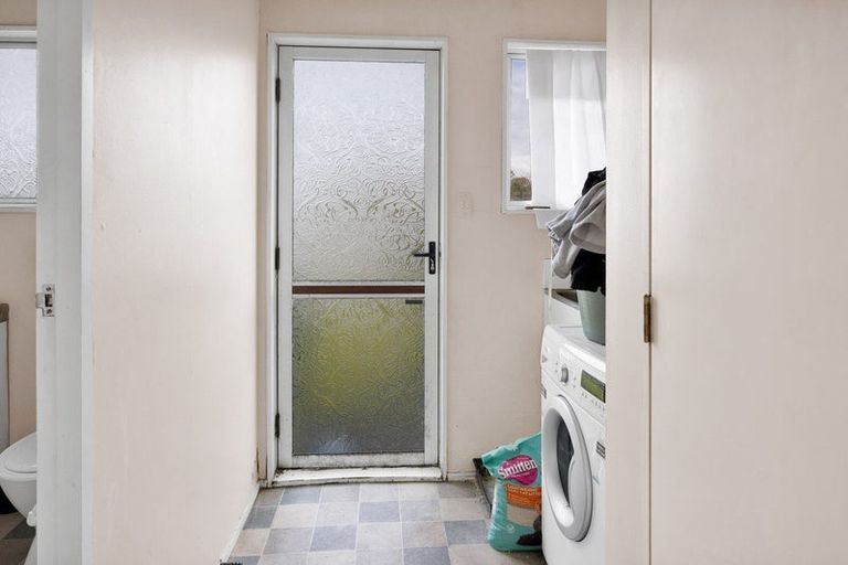 Photo of property in 1 Charles Major Place, Hawera, 4610