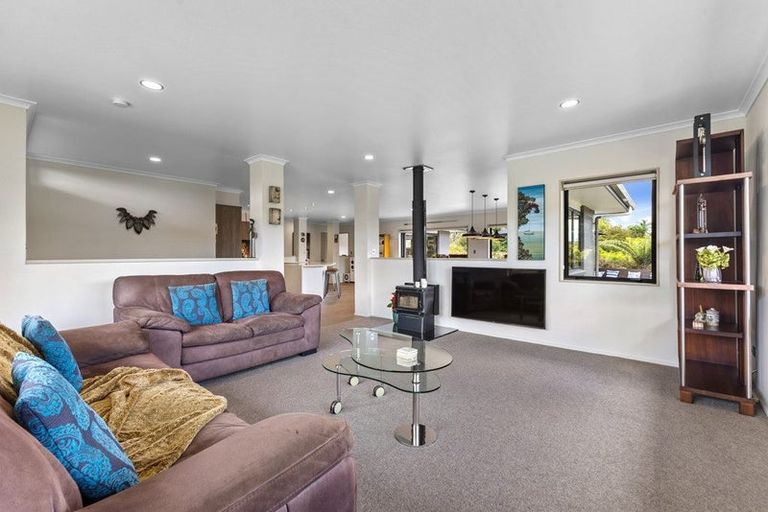 Photo of property in 71 Kaipara Road, Papakura, 2582
