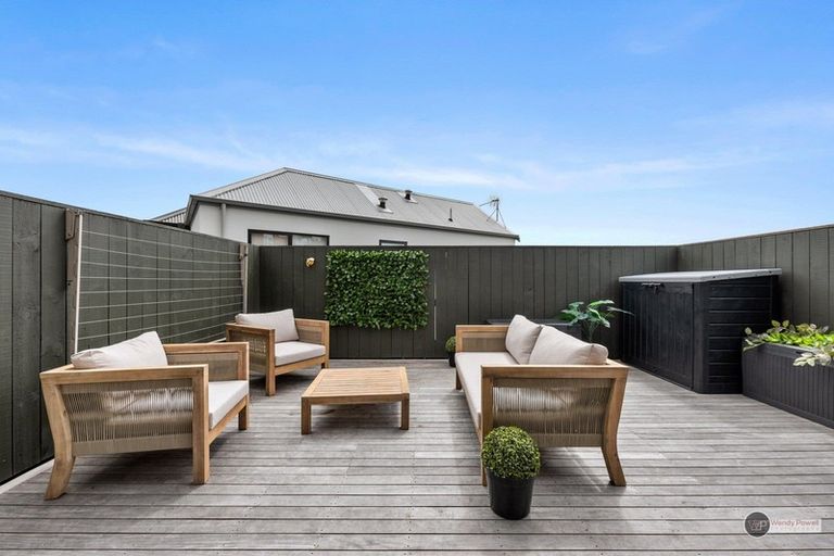 Photo of property in 15/6 Oswald Crescent, Paparangi, Wellington, 6037