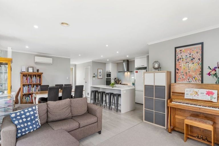 Photo of property in 33 Captain Mitchell Drive, Opaheke, Papakura, 2113