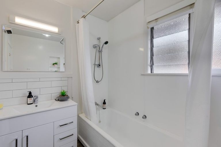 Photo of property in 10 Torquay Place, Bryndwr, Christchurch, 8053