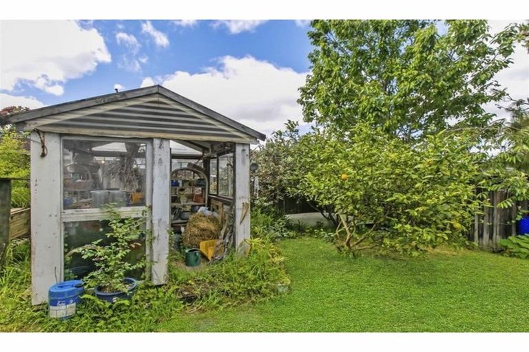 Photo of property in 9 Woodhouse Place, West Harbour, Auckland, 0618