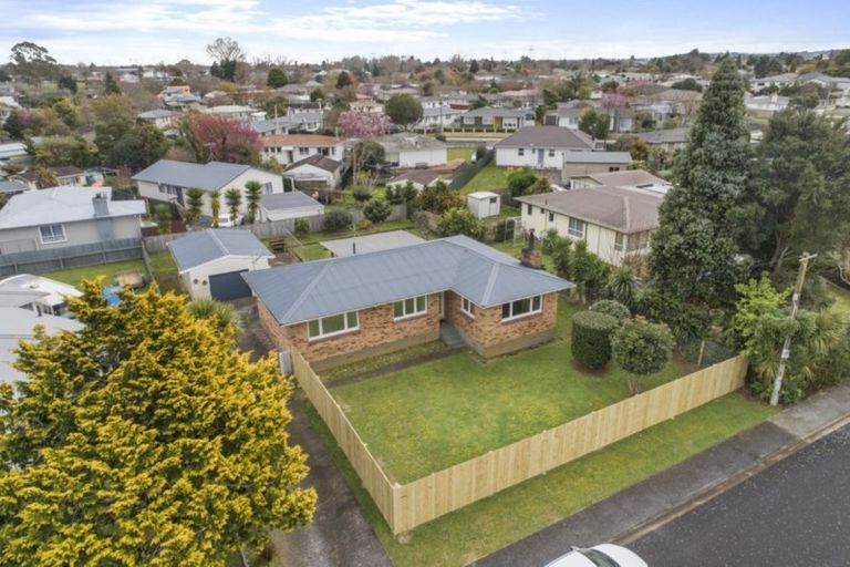 Photo of property in 4 Viola Place, Papakura, 2110