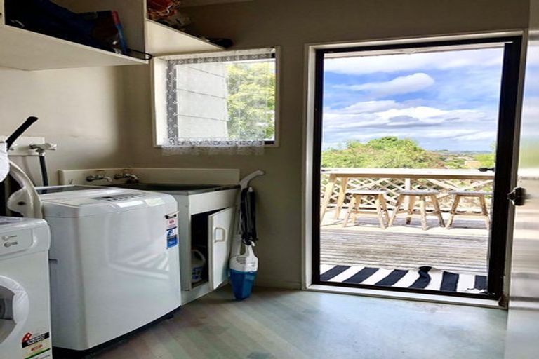 Photo of property in 2/19 Sandgate Avenue, Botany Downs, Auckland, 2010