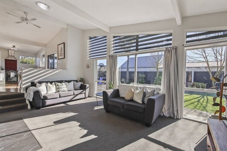 Photo of property in 2 Watson Place, Rangiora, 7400