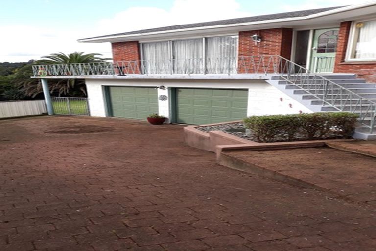 Photo of property in 24 Lynmore Drive, Hillpark, Auckland, 2102