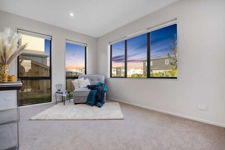 Photo of property in 39 Kabardin Street, Karaka, Papakura, 2113