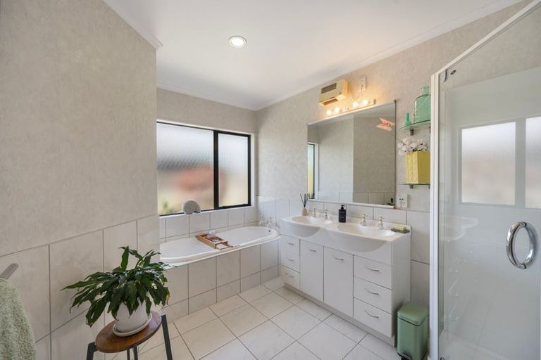 Photo of property in 10 Bishops Close, Greenmeadows, Napier, 4112