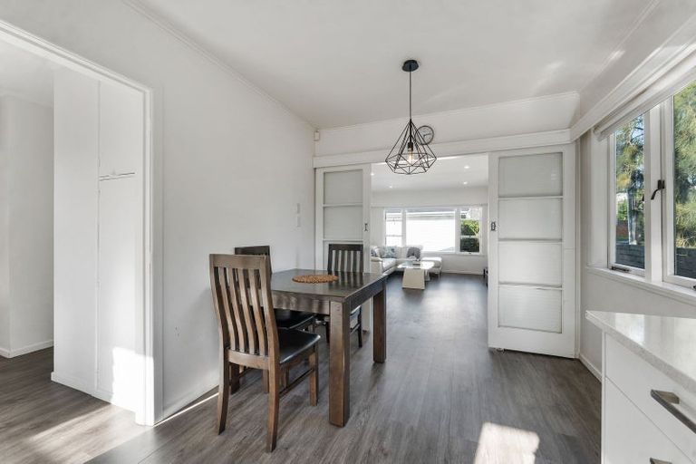Photo of property in 8 Becroft Drive, Forrest Hill, Auckland, 0620