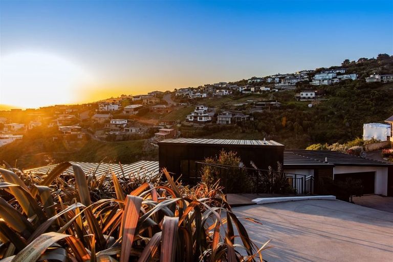 Photo of property in 17 Drayton Drive, Mount Pleasant, Christchurch, 8081