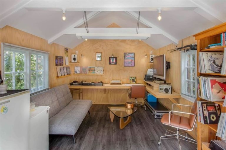 Photo of property in 55a Hawkhurst Road, Lyttelton, 8082