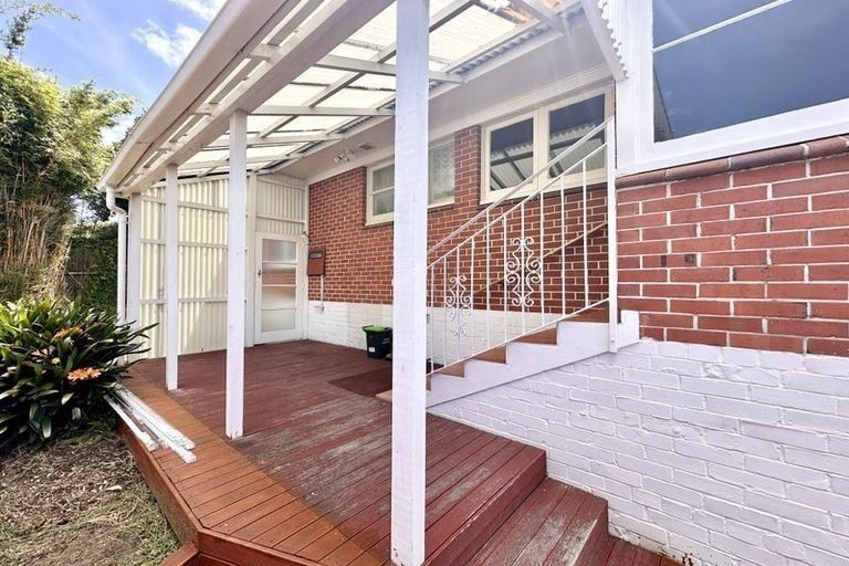 Photo of property in 19 Fairlea Road, Te Atatu South, Auckland, 0610