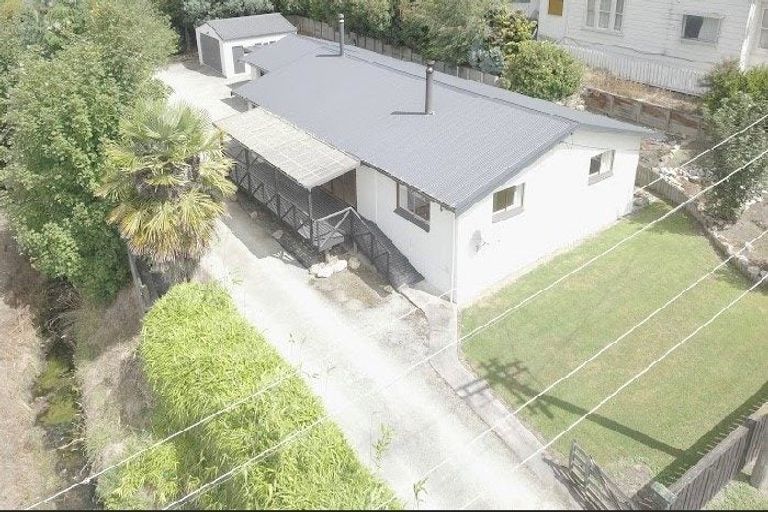 Photo of property in 10 Iona Street, Lawrence, 9532