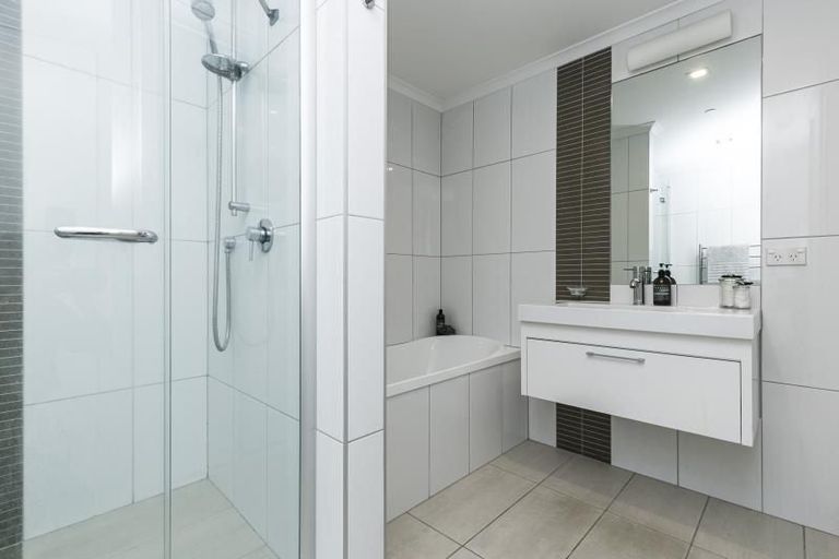 Photo of property in Bellagio Apartments, 10e/39 Taranaki Street, Te Aro, Wellington, 6011