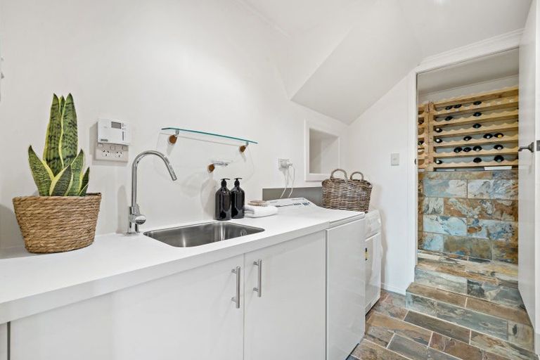 Photo of property in 30 Fairfax Avenue, Northcote, Auckland, 0627