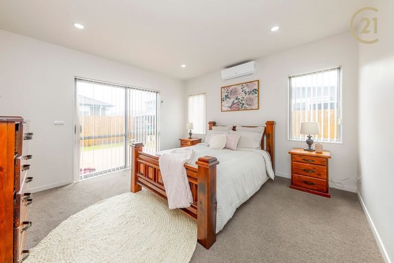 Photo of property in 3 Darley Way, Papakura, 2110