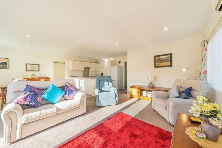 Photo of property in 2 Woodland Mews, Wainuiomata, Lower Hutt, 5014