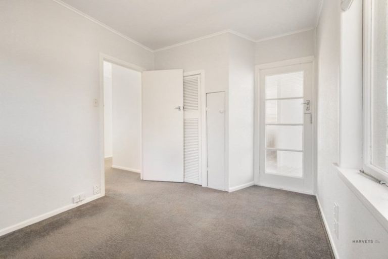 Photo of property in 32 Captain Scott Road, Glen Eden, Auckland, 0602