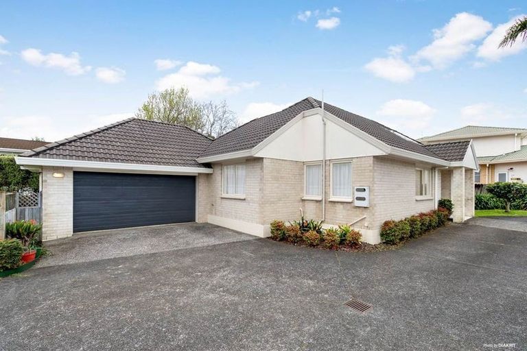 Photo of property in 1/19 Driscoll Place, Farm Cove, Auckland, 2010