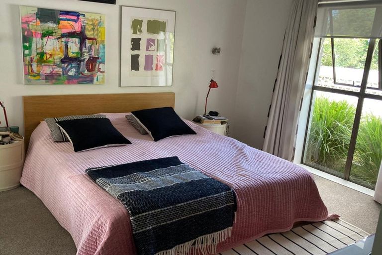 Photo of property in 5 Pendene Place, Forrest Hill, Auckland, 0620