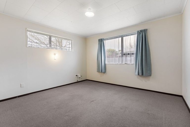 Photo of property in 8 Ashton Place, Highbury, Palmerston North, 4412