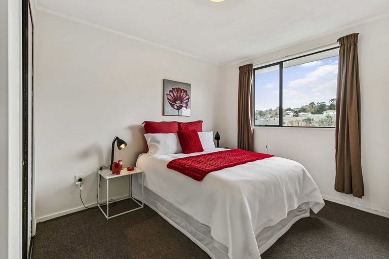 Photo of property in 2/61 Redcrest Avenue, Red Hill, Papakura, 2110