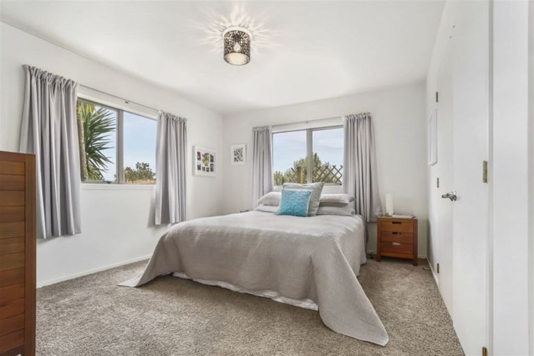 Photo of property in 10 Palm Grove Drive, Western Heights, Hamilton, 3200