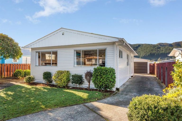 Photo of property in 236 Wellington Road, Wainuiomata, Lower Hutt, 5014