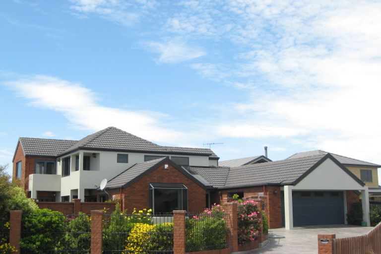 Photo of property in 12 Neptune Place, Waimairi Beach, Christchurch, 8083