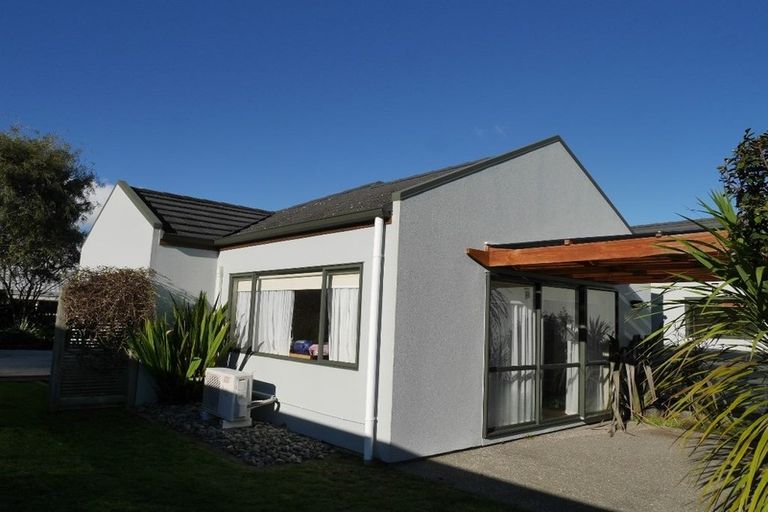 Photo of property in 71 Guildford Drive, Paraparaumu, 5032