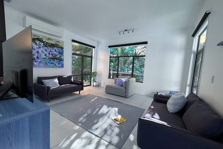 Photo of property in 12b Kimberly Grove, Greenhithe, Auckland, 0632